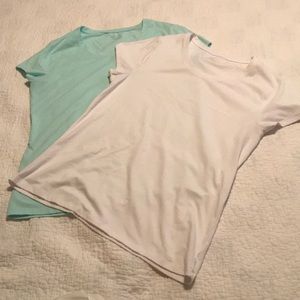 2 for $10 🎉NOBO XL 15/17 jr scoop neck tees EUC